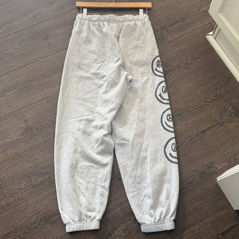 PacSun gray drawstring smiley face sweatpants with pockets Small - Picture 4 of 7